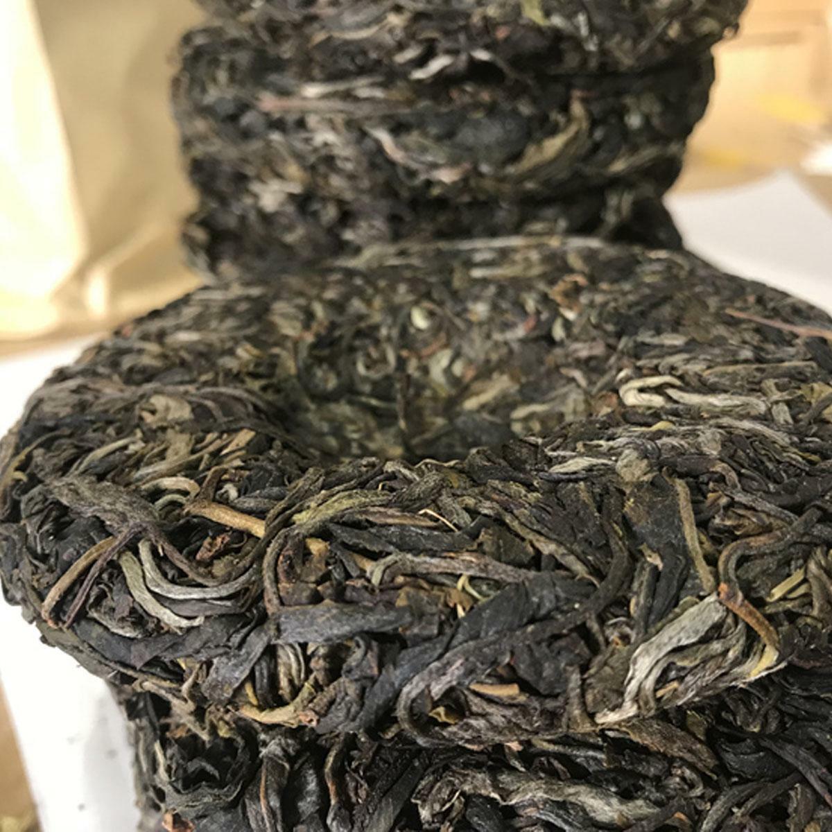 HelloYoung Premium Icelandic Puer Tea Cake 100g Yunnan Organic Certified Raw Pu-Erh Tea