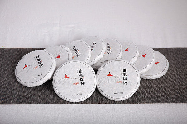 100g  Yunnan Small Cake Moonlight White Old White Tea Baihao Silver Needle