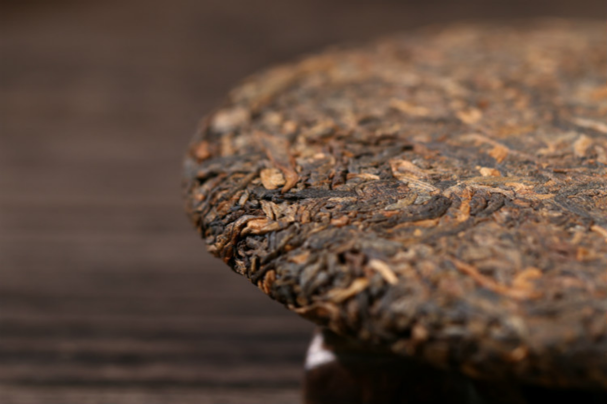 HelloYoung Yunnan Pu'er Tea 100g Ripe Cake Aged Old Tree Tea Golden Bud Ripe Tea
