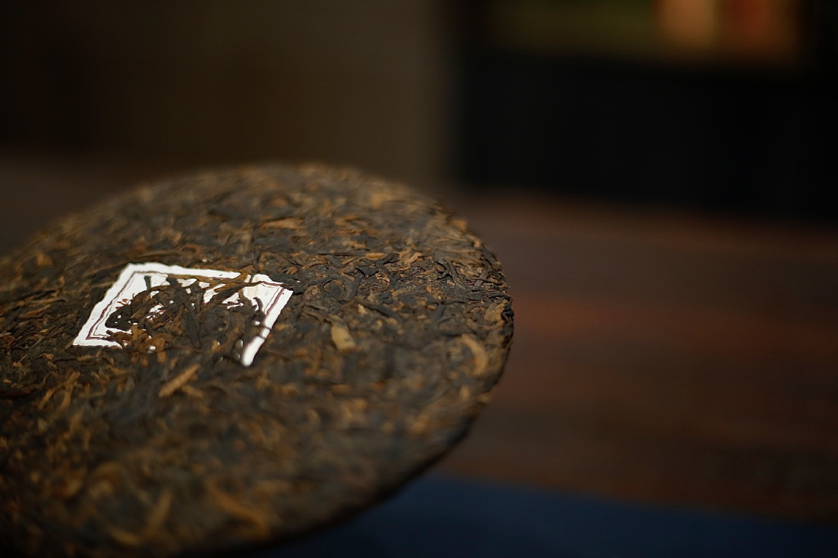 HelloYoung 357g Yunnan Pu'er Ripe Tea Menghai LaoBanzhang Tea Seven Seed Pu'er Tea Cake