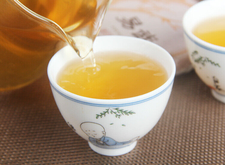 HelloYoung 100g Yunnan Yiwu District Yiwu Sun Green Pu'er Raw Tea Cake Seven Seed Cake Tea