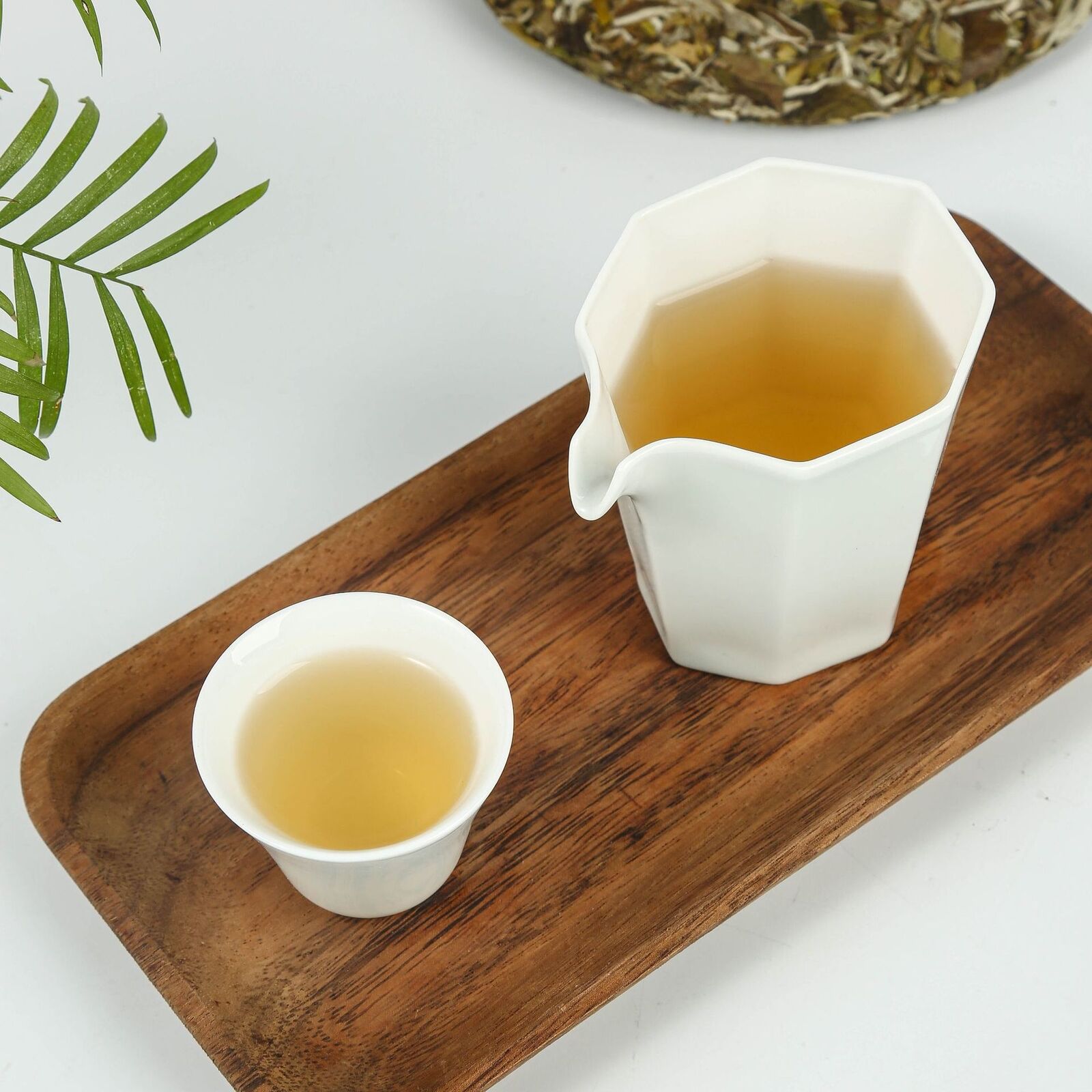 HelloYoung Fuding white tea peony flowers fragrant hairs alpine old white peony tea cake Secondary image