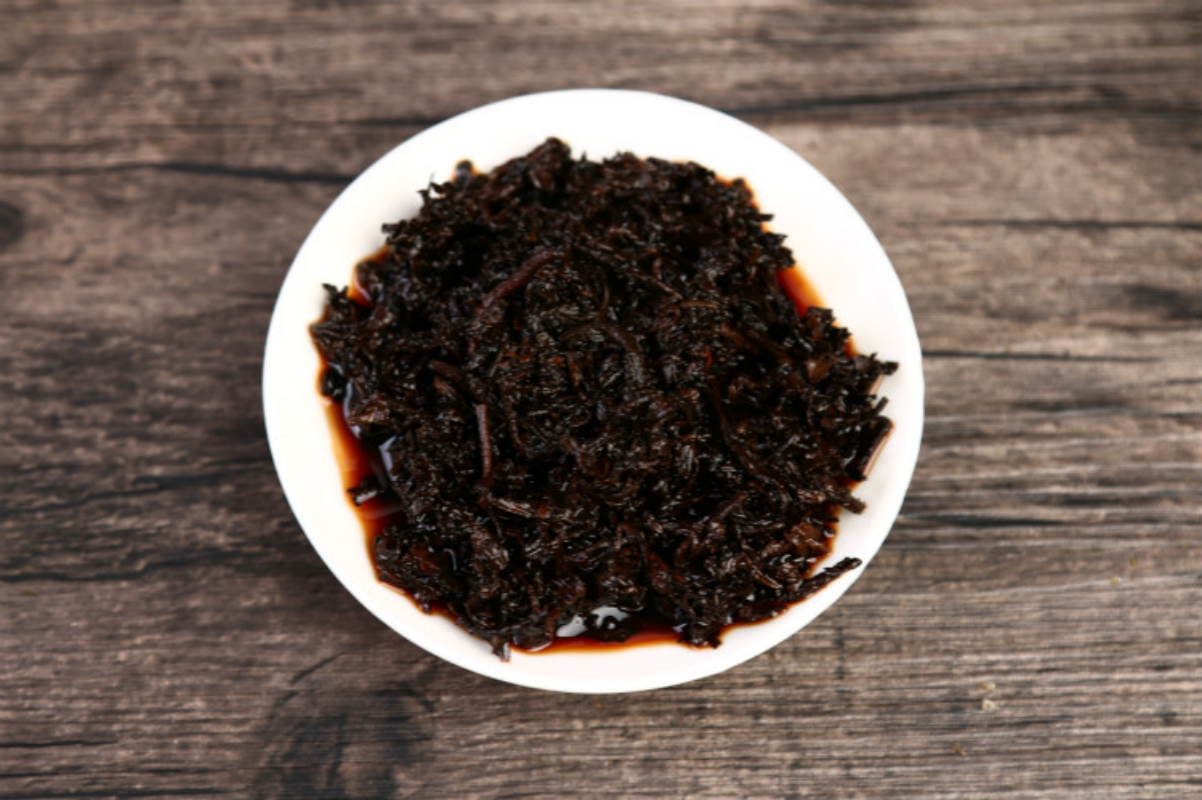 HelloYoung 357g Puerh Dry Storage Menghai Mountain Mellow Ripe Tea Yunnan Seven Seed Cake