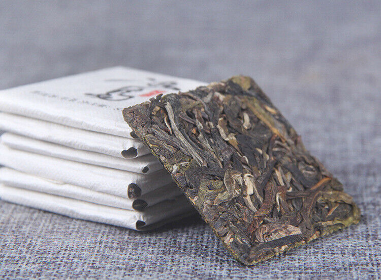 HelloYoung Small Icelandic Square Brick Pu-erh Raw Tea Flakes 小冰岛方砖普洱生茶薄片 22年头春古树茶云南普洱茶