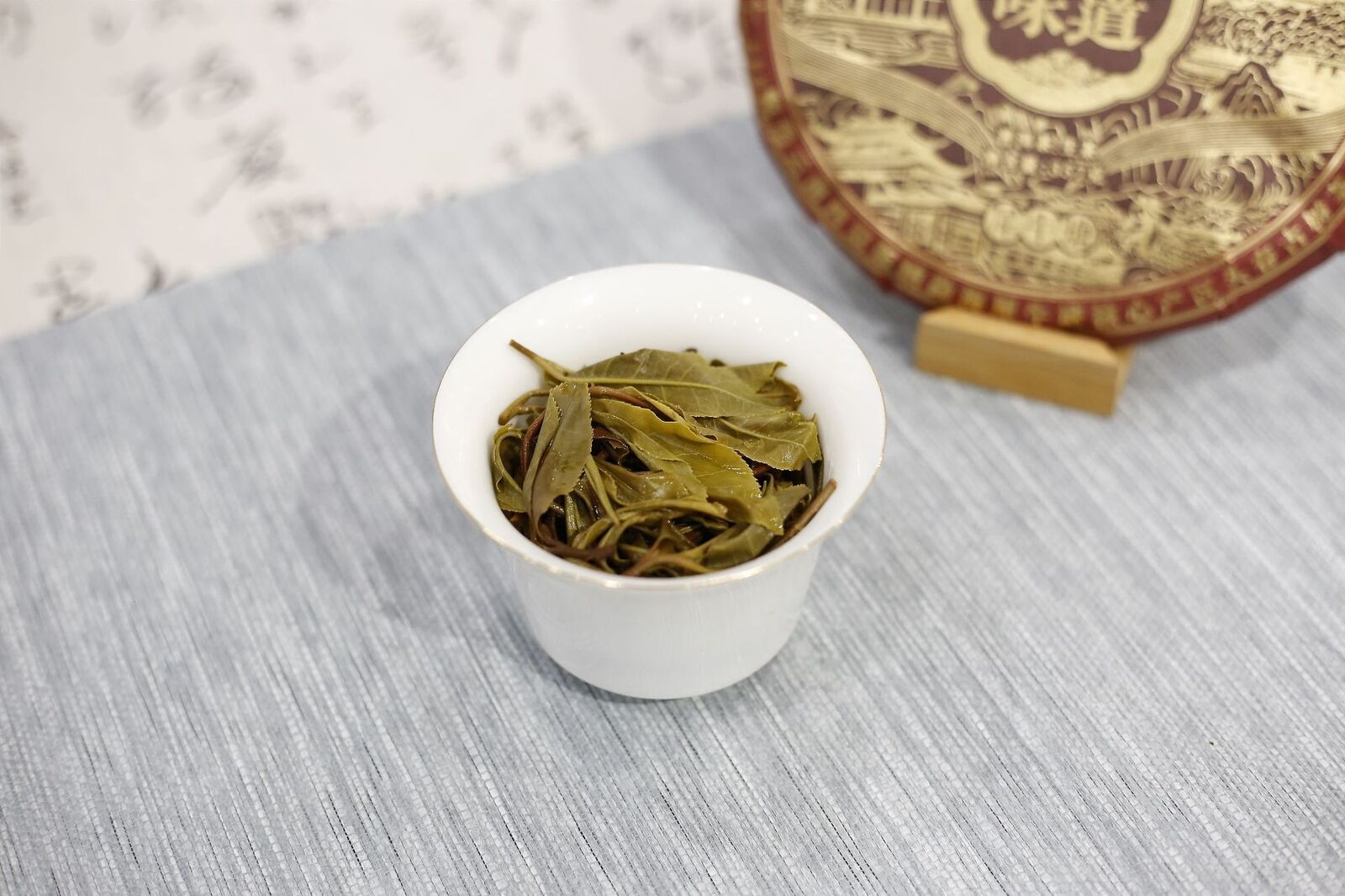 HelloYoung Rhinotang Yunnan Pu'er Tea Raw Tea Menghai Flavor Seven Seed Cake 357g/12.59oz