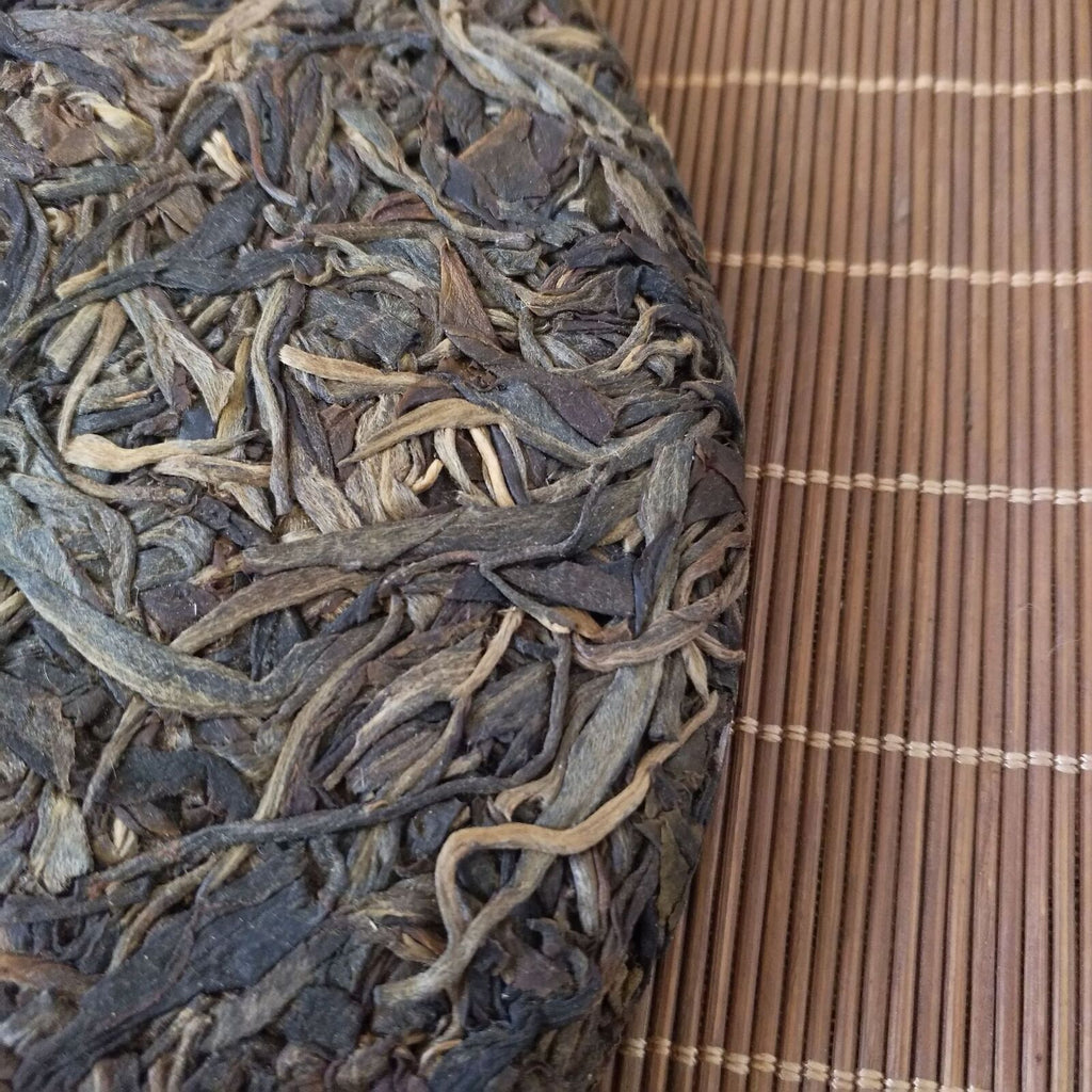 HelloYoung Menghai Old Tea Yunnan Seven Seeds Cake Chen Xiang Raw Tea 357g/12.59oz