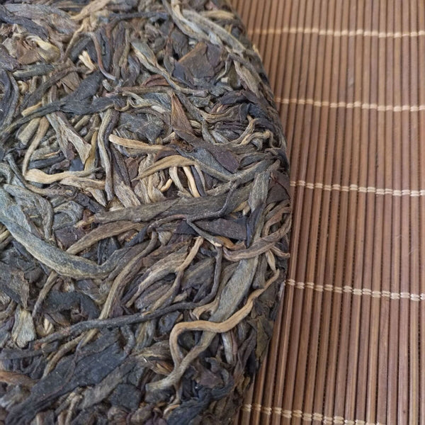 HelloYoung Menghai Old Tea Yunnan Seven Seeds Cake Chen Xiang Raw Tea 357g/12.59oz
