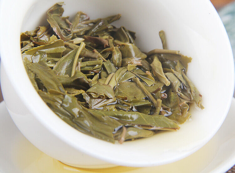 HelloYoung 100g Yunnan Menghai Sleeping Deer Mountain Sun Green Pu'er Raw Tea Cake