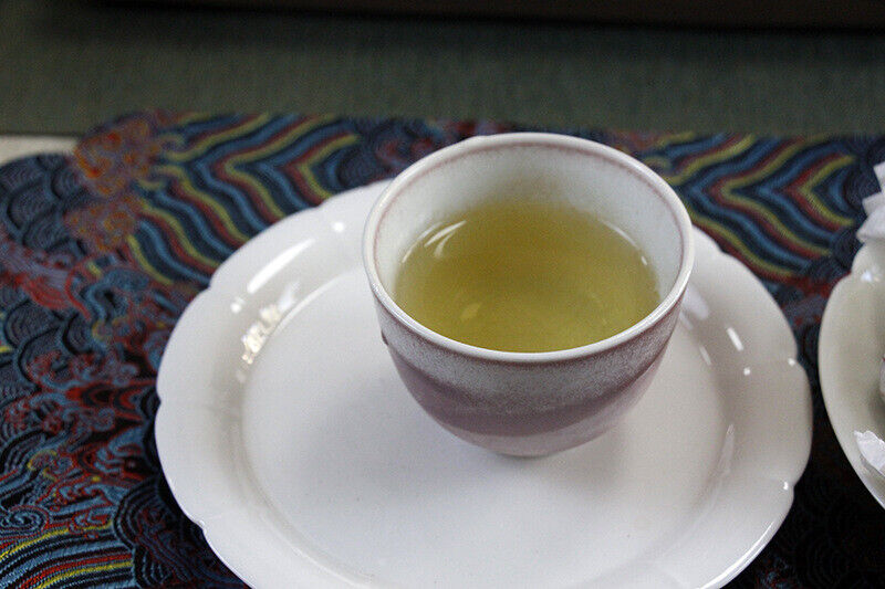 Thé blanc du Yunnan Jinggu Pekoe aiguille d'argent bourgeon de dragon