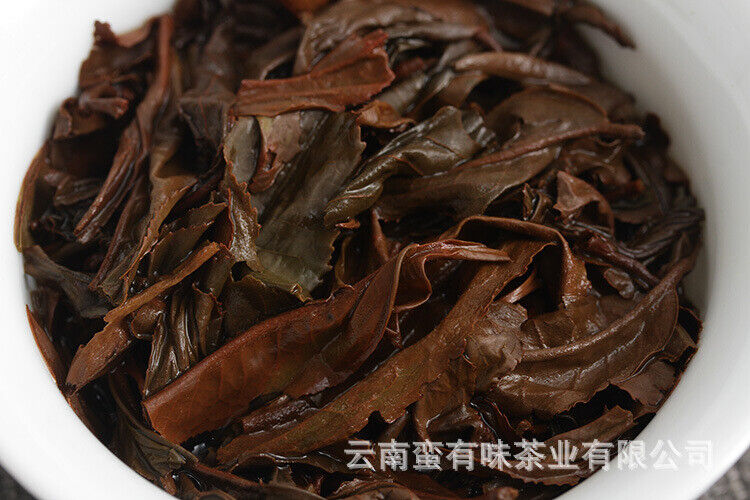 HelloYoung 200g cake tea Yunnan Dian Hong tea Fengqing black tea Ancient tree sun red