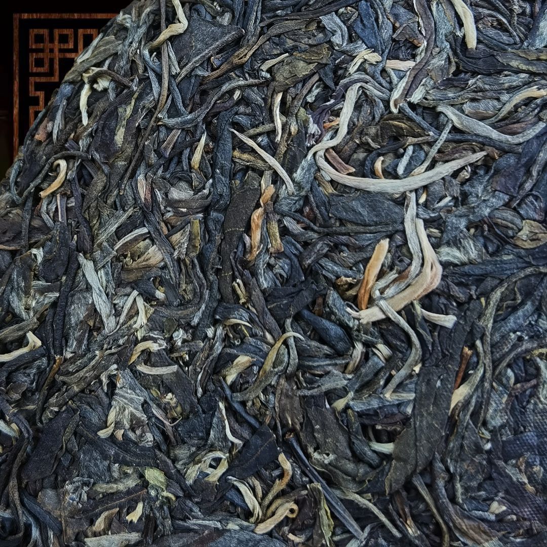 HelloYoung Kunming Pure Dry Storage Xigui Pu'er Tea Tea Leaves Raw Cake Tea 357g/12.59oz