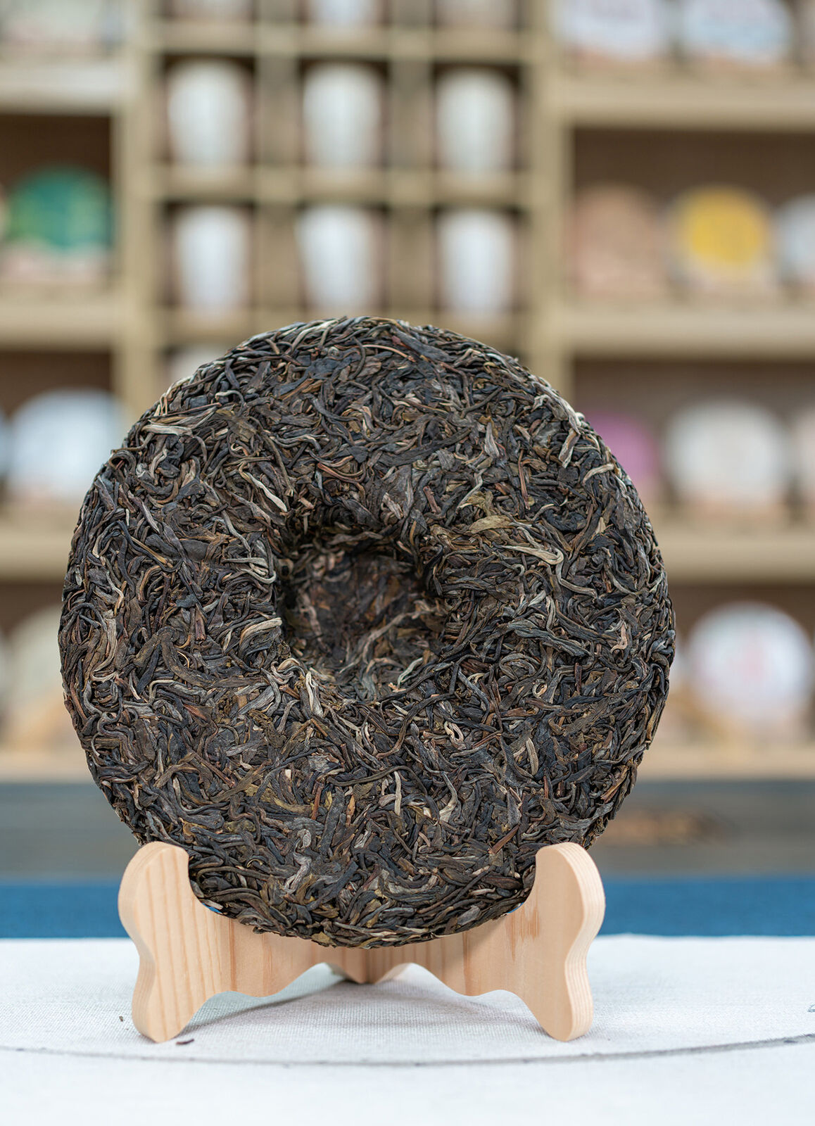 HelloYoung 357g Yunnan Ancient Pu'er Tea Cake Jingmai Mountain Milanxiang Puer Raw Tea Cake