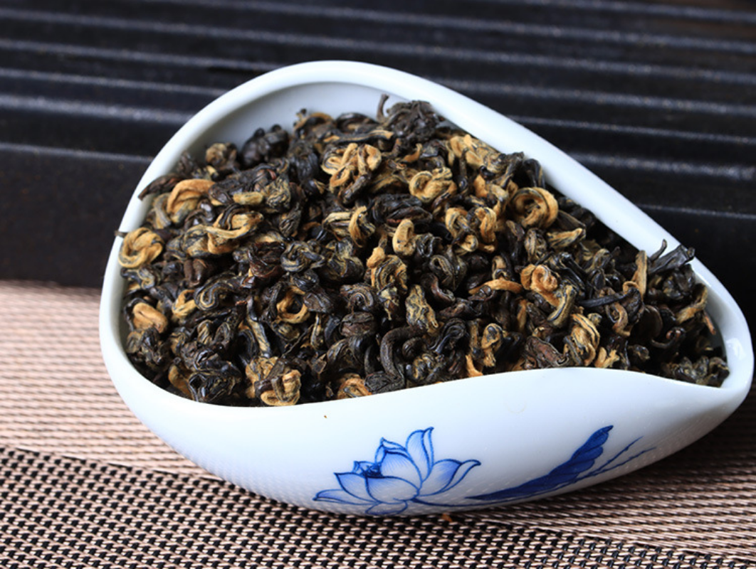 HelloYoung 500g Yunnan Ancient Black Tea Golden Silk Golden Snail Fengqing Dian Hong Tea