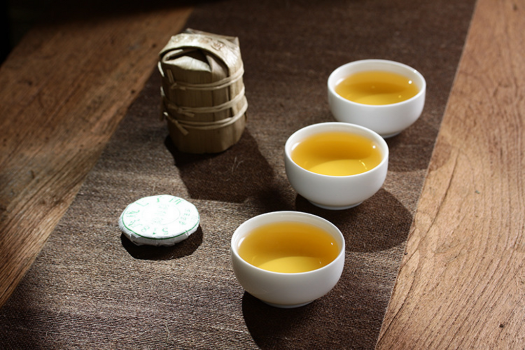 HelloYoung 672g Linglong Seven Cakes Raw Tea Yunnan Pu'er Tea Menghai 8g Mini Small Cakes