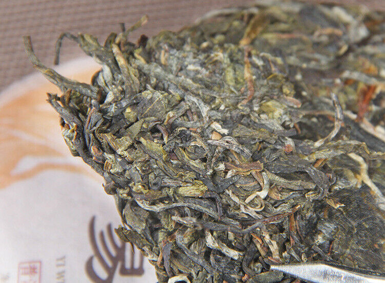 HelloYoung 100g Yunnan Yiwu District Yiwu Sun Green Pu'er Raw Tea Cake Seven Seed Cake Tea