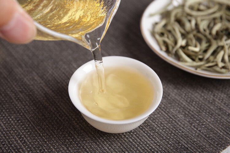 2024 Premium  Yunnan Pu'er Raw Baihao Yinzhen White Tea Loose Leaf 500g