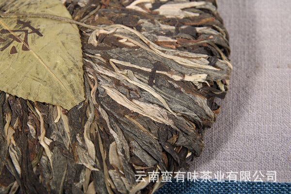 HelloYoung 357g Yunnan Pu'er tea leaves Menghai Da Shu tea Putzi tea cake Pu'er raw tea
