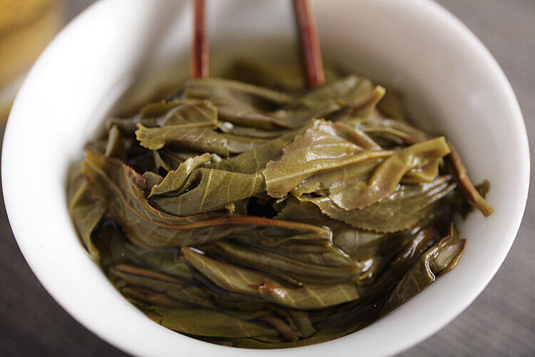 HelloYoung 50g Yunnan Pu'er Tea (Craft) Xiao Yiwu Raw Tea Cake Big Tree Tea