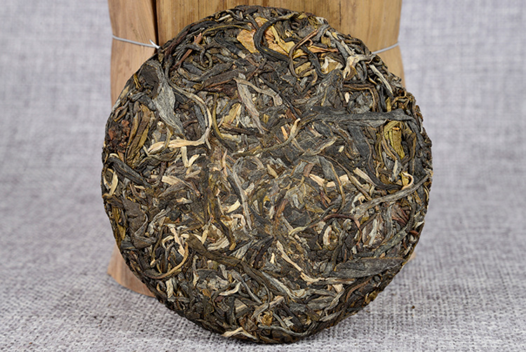 HelloYoung Yunnan Pu'er Tea 100g Icelandic Ancient Tree Raw Tea Cake Pu'er Raw Tea Cake
