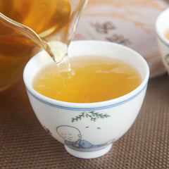 HelloYoung 100g Yunnan Yiwu District Yiwu Sun Green Pu'er Raw Tea Cake Seven Seed Cake Tea