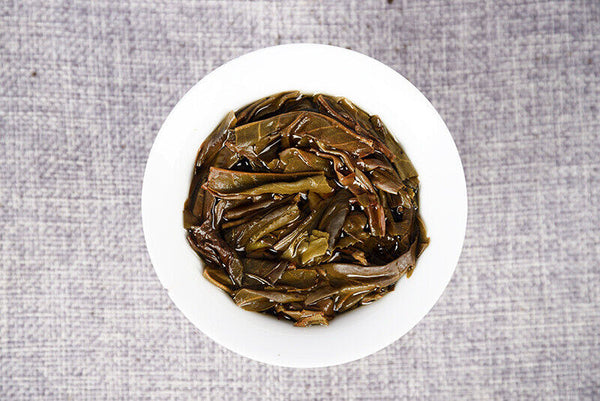 HelloYoung 500g Yunnan Bangma Big Snow Mountain Raw Tea Brick Golden Leaf First Spring Tea