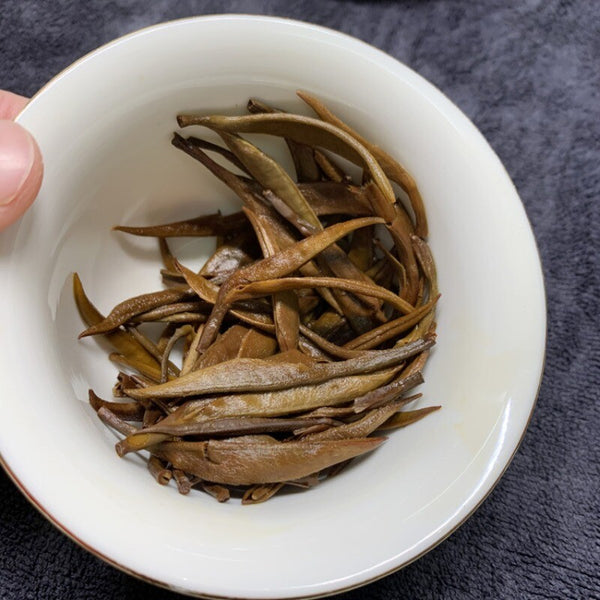Yunnan Dian Hong Tea Fengqing Big Golden Needle Black Tea Bulk Tin 500g