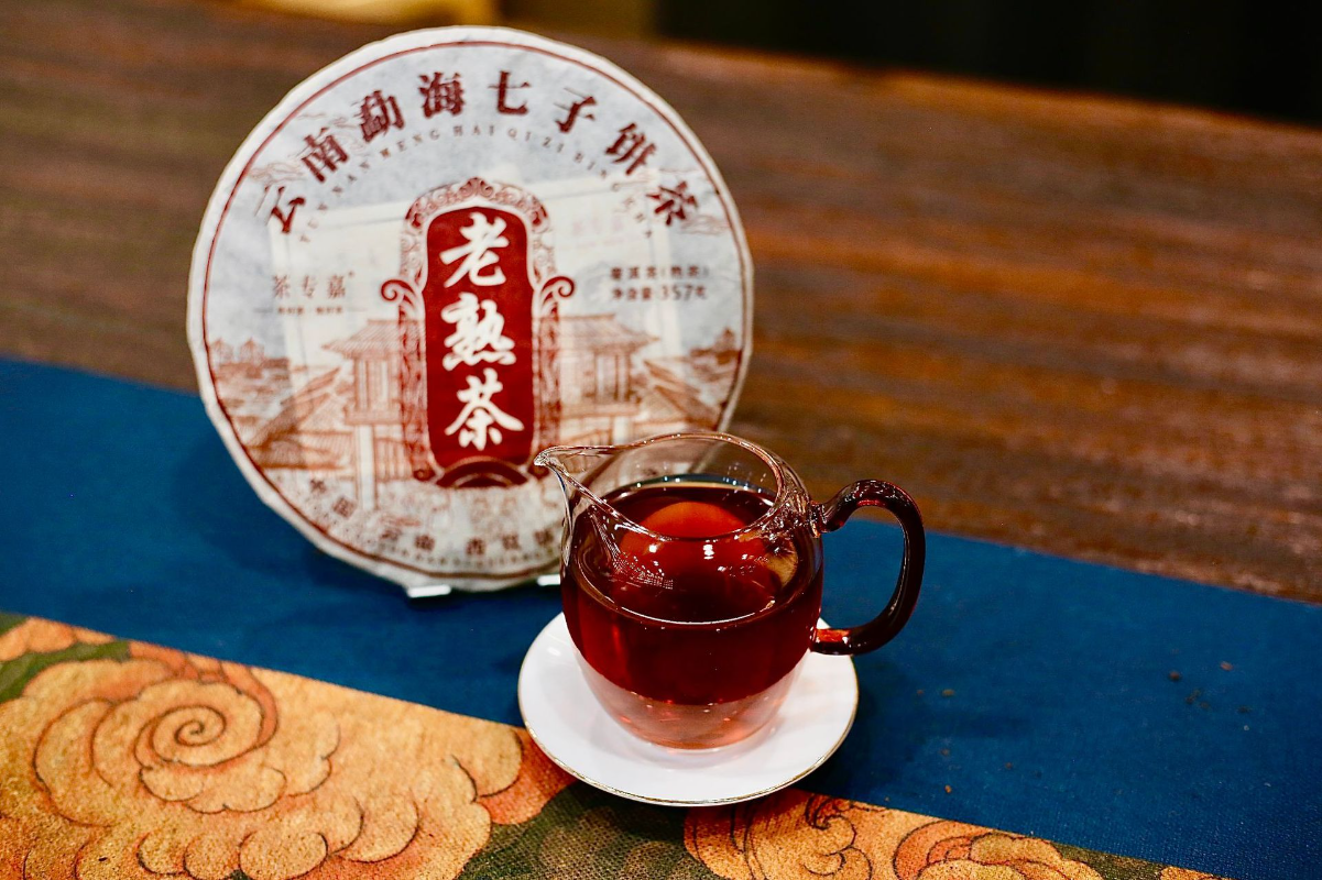 HelloYoung 357g Yunnan Pu'er Ripe Tea Menghai LaoBanzhang Tea Seven Seed Pu'er Tea Cake
