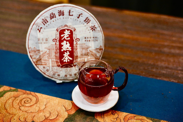 HelloYoung 357g Yunnan Pu'er Ripe Tea Menghai LaoBanzhang Tea Seven Seed Pu'er Tea Cake