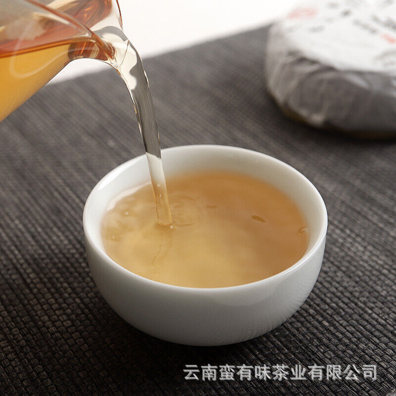 HelloYoung 100g Pu'er Tea Le Xing Xiang Icelandic Ming Qian Spring Tea(Mooncake Shape)