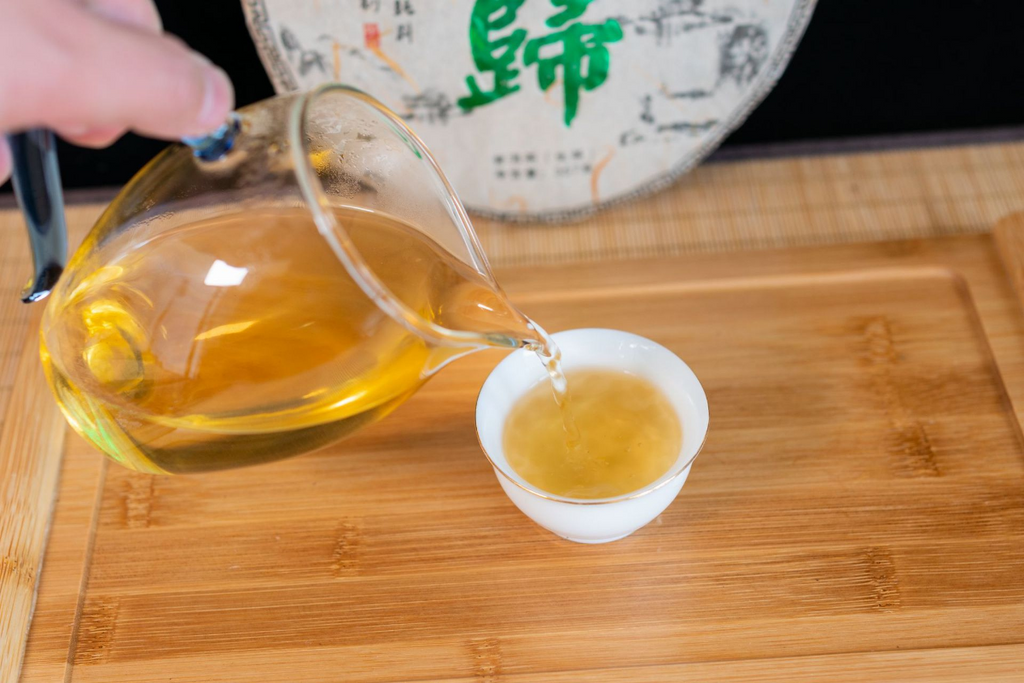HelloYoung 357g Xigui Pu-erh Raw Tea Yunnan Ancient Tree Pu-erh Seven Seed Cake Tea
