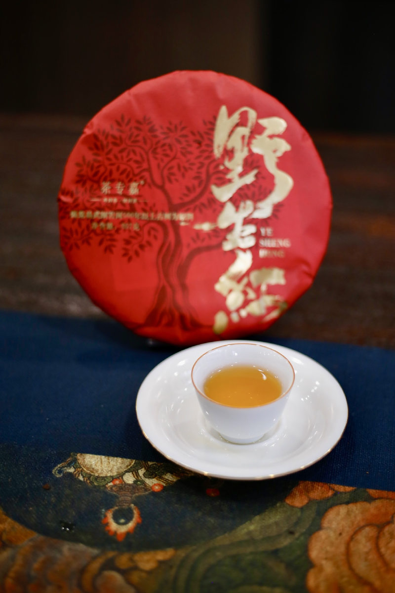 HelloYoung 357G Yunnan Dian Hong Fengqing black tea wild ancient tree black tea cake tea