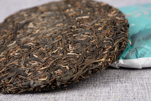 HelloYoung Icelandic Ancient Tree Raw Tea Cake 357g Yunnan Tea Cake