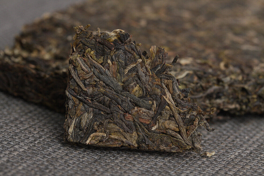 Yunnan Puerh Tea , Puerh Raw Tea Brick 200g Bright Front Spring Tea