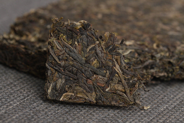 Yunnan Puerh Tea , Puerh Raw Tea Brick 200g Bright Front Spring Tea