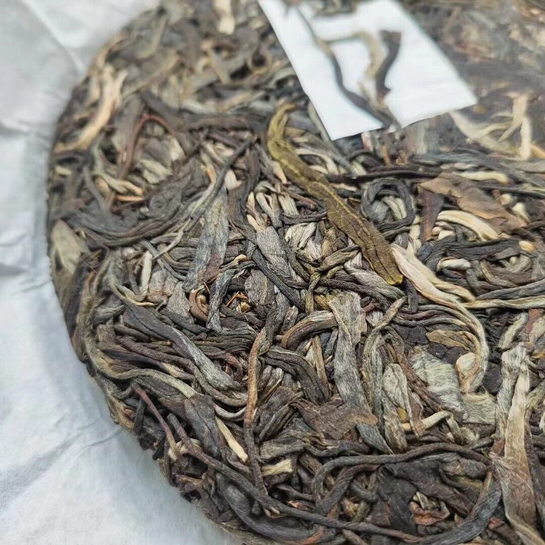 HelloYoung Yunnan Tea Nannushan First Spring Ancient Pu'er Tea Raw Tea 357g Cake Tea Secondary image