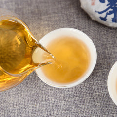 HelloYoung 100g Yiwu Ancient Tea Tree Yunnan Tea Pu-erh Raw Tea Tea Cake