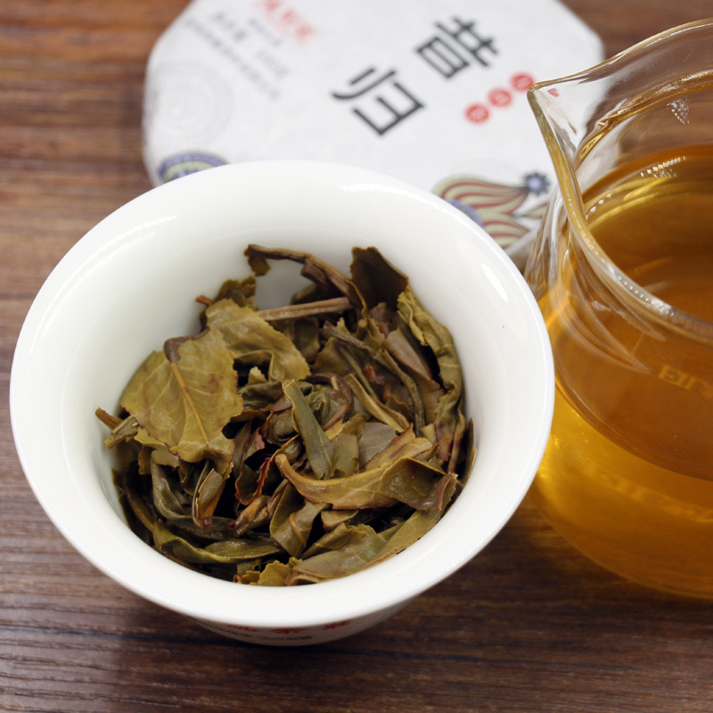 HelloYoung 100g 10cakes Yunnan Pu'er tea Bangdong Xigui ancient tree tea mention foothills