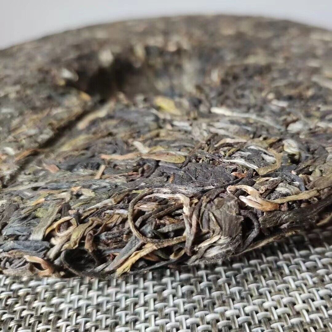 HelloYoung Yunnan Tea Menghai Banpen Laozhai Pu'er Raw Tea 357g Cake Tea Secondary image