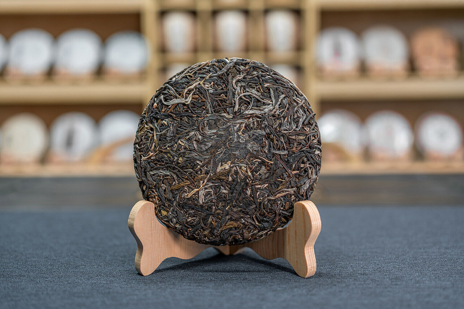 HelloYoung 200g  Yunnan Pu'er tea, raw tea, Mansong tribute tea, ancient tree tea cake