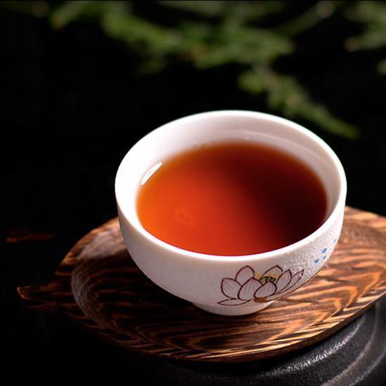 HelloYoung357g Yunnan Pu-erh Tea Pu'er Ripe Tea Menghai Spring Cooked Black Seven Cake Tea