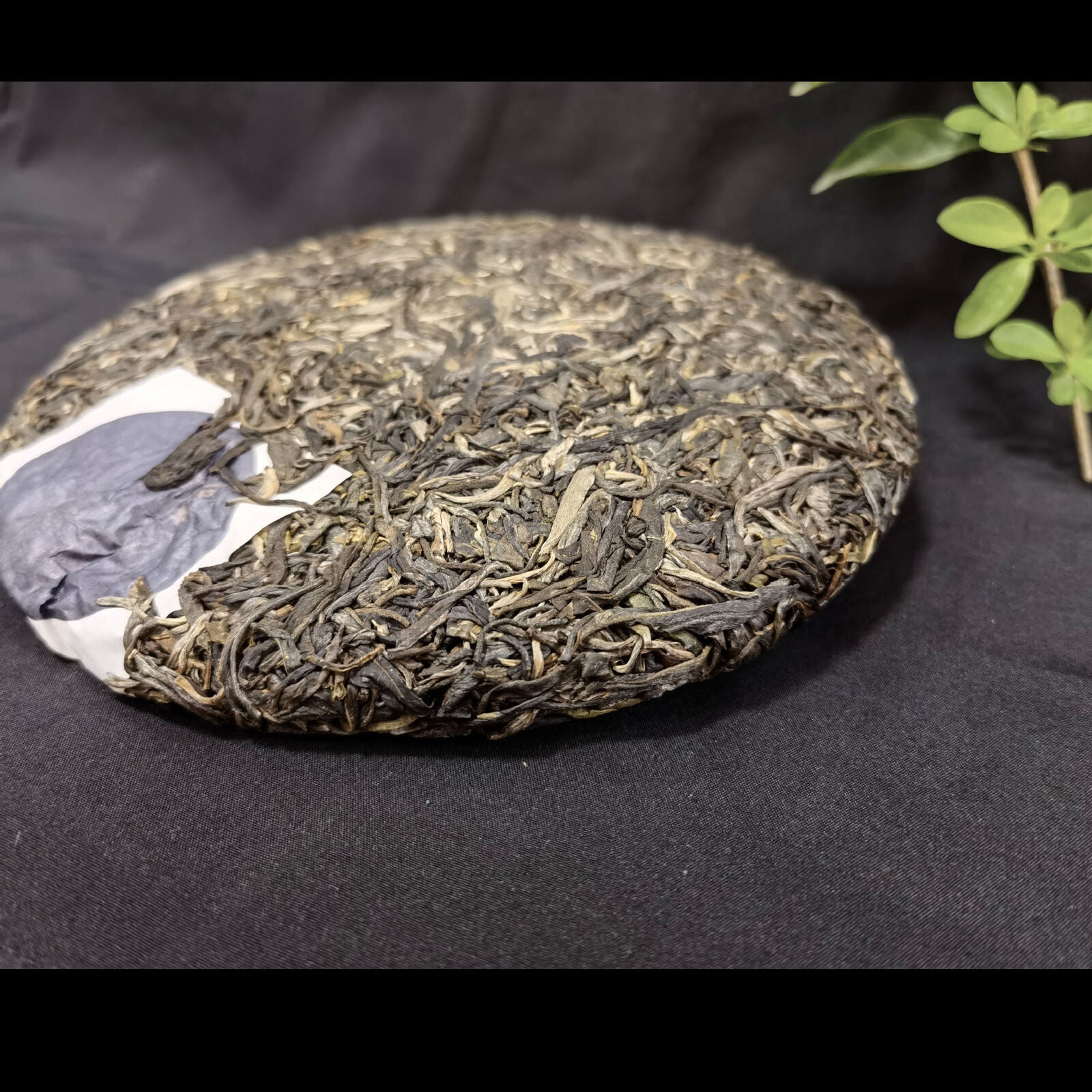 HelloYoung 357g Pu'er Tea Brown Mountain Banzhang Ancient Tree Pressed Pu'er Raw Tea Cake