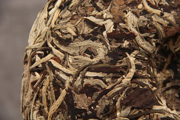 HelloYoung New Raw Tea Yunnan Pu'er Tea Moonlight White Cake Pure Handmade Trees 357g