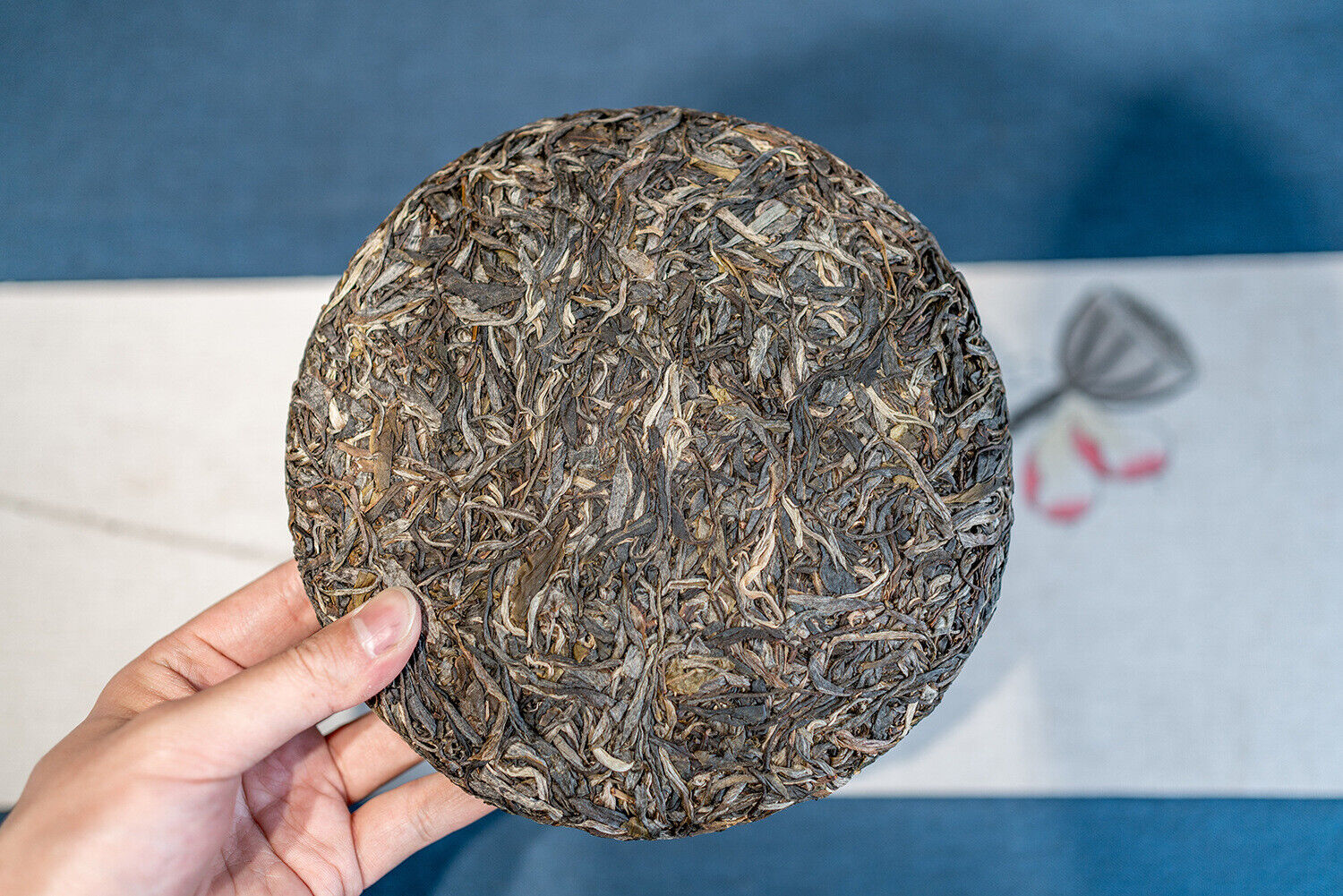HelloYoung 357g DaXueshan Pu'er Raw Tea Yunnan First Spring Ancient Seven Seed Cake Tea