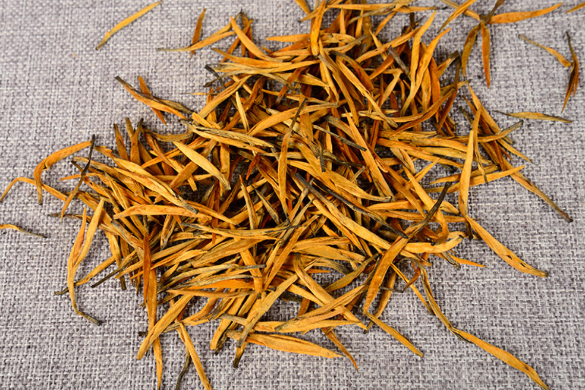 HelloYoung 500G Yunnan Fengqing black tea gold needle black tea whole bud straight strip