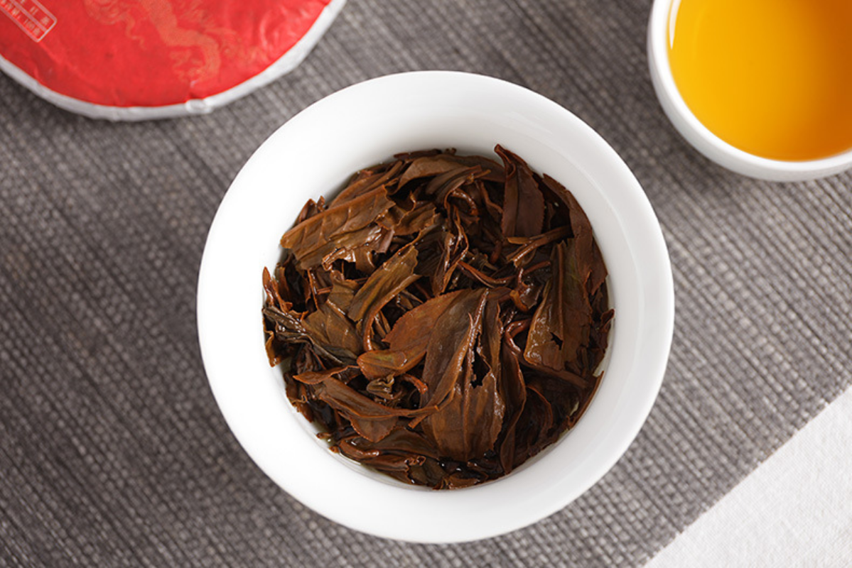 HelloYoung 100g Yunnan Red Tea Yunnan Red Tea Red Run Small Cake Big Tree Black Tea Cake
