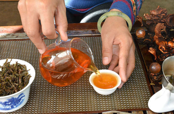 云南 Puerh tea purple bud tea raw tea 357 grams cake spring tea purple tea Jinggu