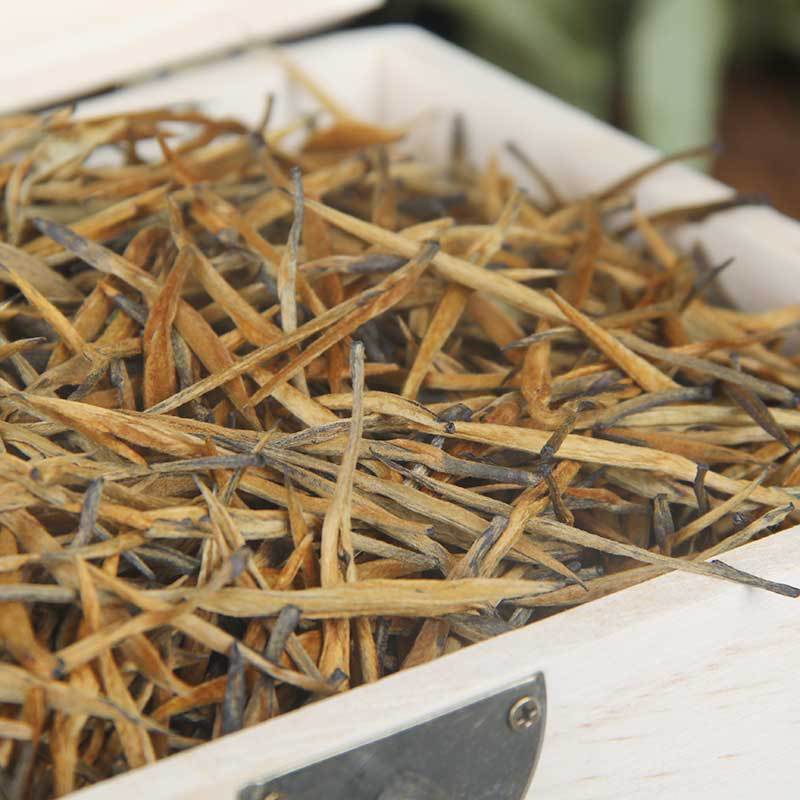 Natural ancient  big gold needle golden bud Dian Hong tea 500g/1.1LB wooden