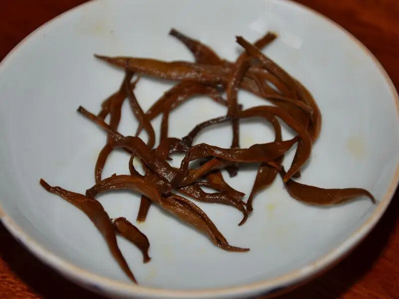Famous Chinese Tea Brand Golden Needle Black Tea  Yunnan Dian Hong Black Tea