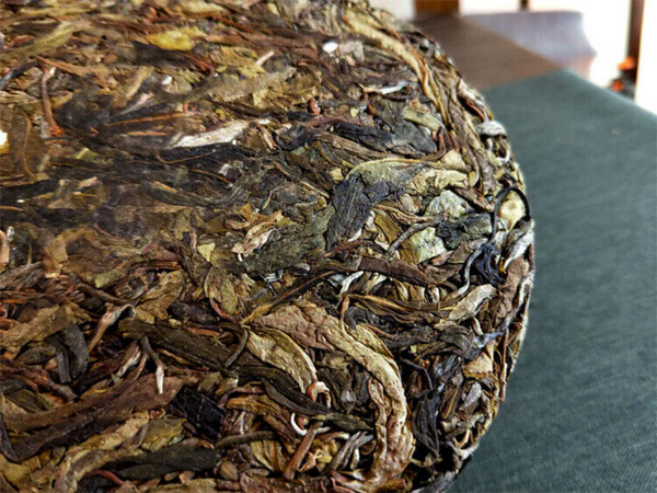 HelloYoung 357g Pu'er raw tea golden leaves golden Mengku yellow slices, seven seed cakes