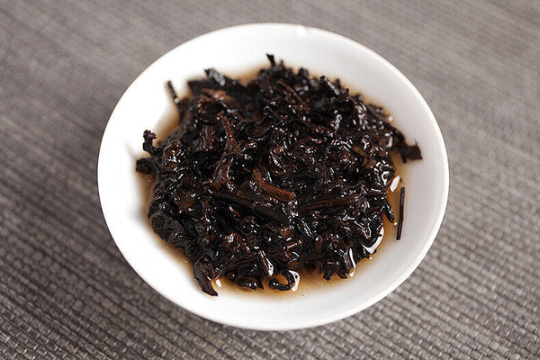 HelloYoung Yunnan Pu'er Tea Menghai Ripe Tea 100g Old Pu'er Ripe Cake Big Tree Old Tree